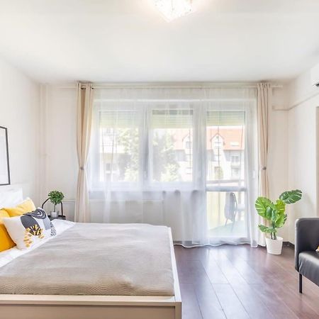 Sunny Balcony - Cute And Cozy Apartamento Budapeste Exterior foto