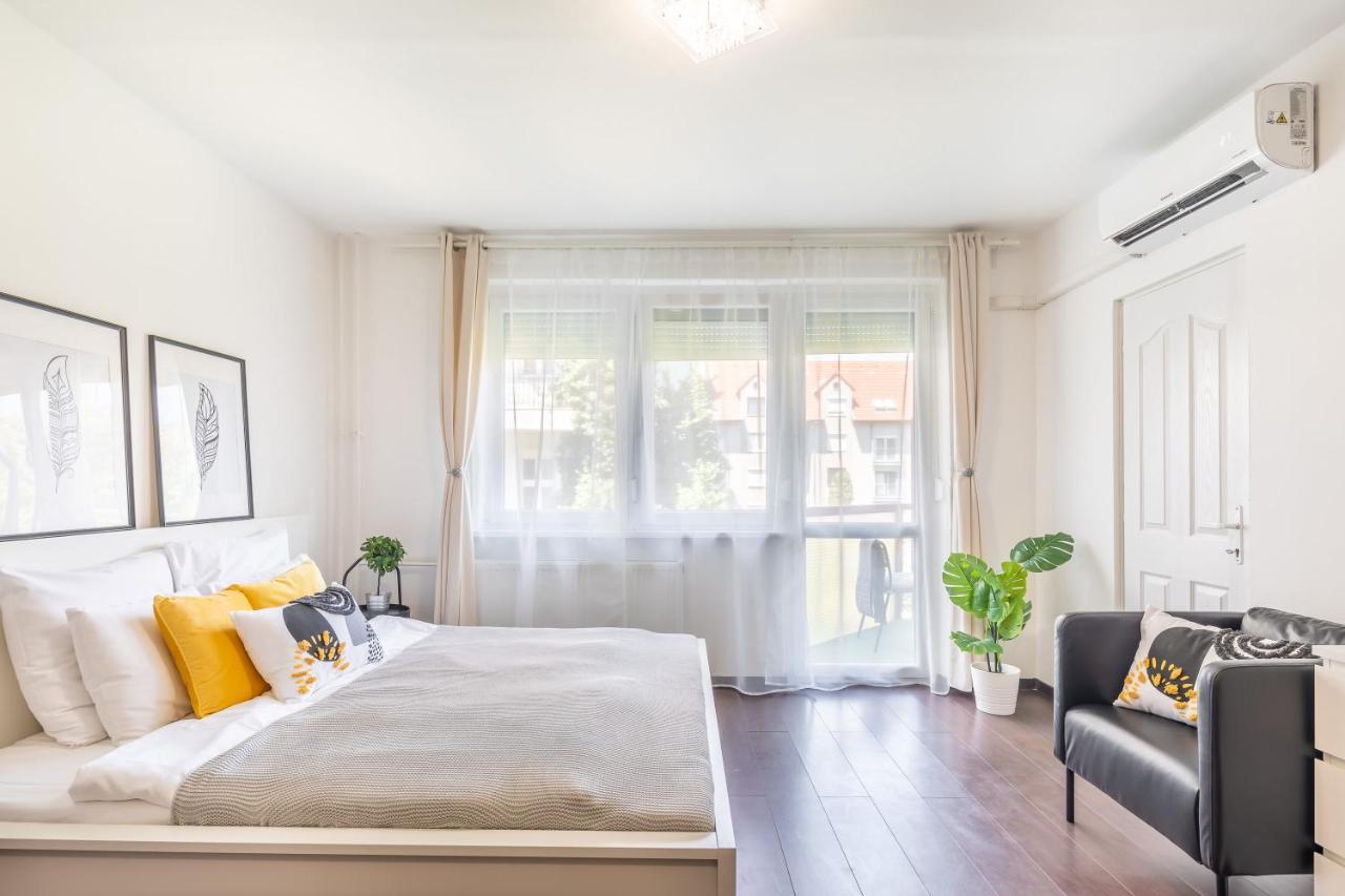 Sunny Balcony - Cute And Cozy Apartamento Budapeste Exterior foto