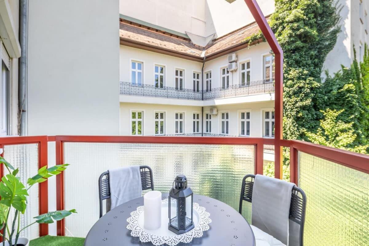 Sunny Balcony - Cute And Cozy Apartamento Budapeste Exterior foto