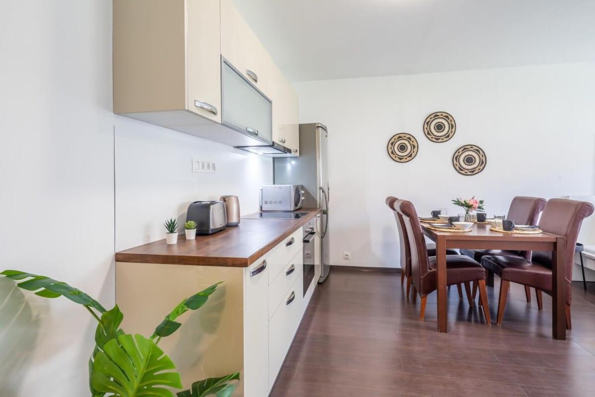 Sunny Balcony - Cute And Cozy Apartamento Budapeste Exterior foto