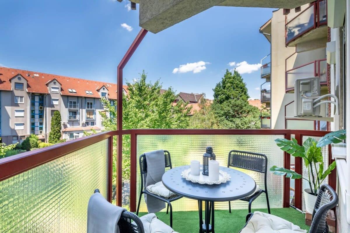 Sunny Balcony - Cute And Cozy Apartamento Budapeste Exterior foto