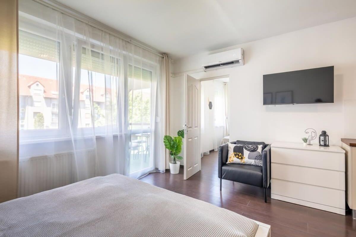 Sunny Balcony - Cute And Cozy Apartamento Budapeste Exterior foto