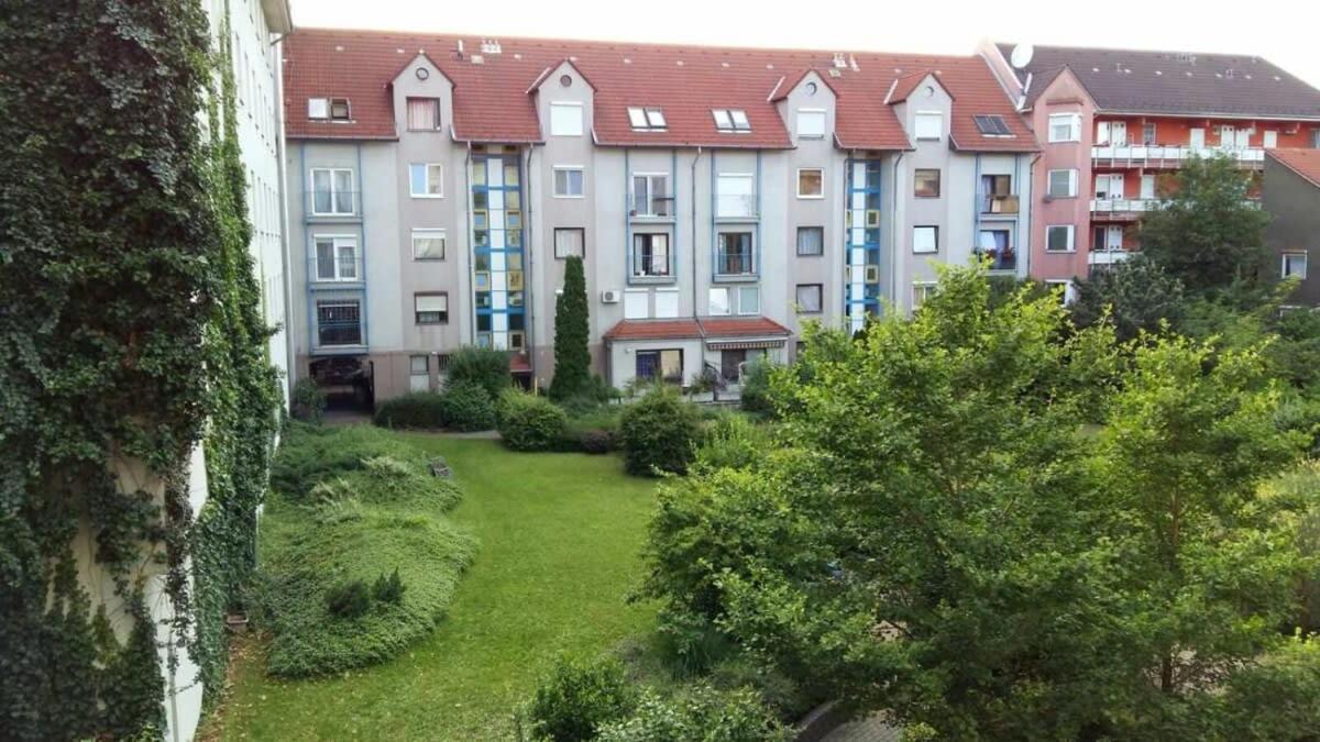 Sunny Balcony - Cute And Cozy Apartamento Budapeste Exterior foto
