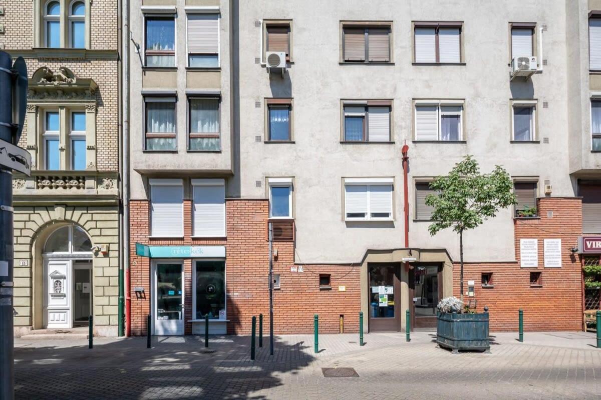 Sunny Balcony - Cute And Cozy Apartamento Budapeste Exterior foto